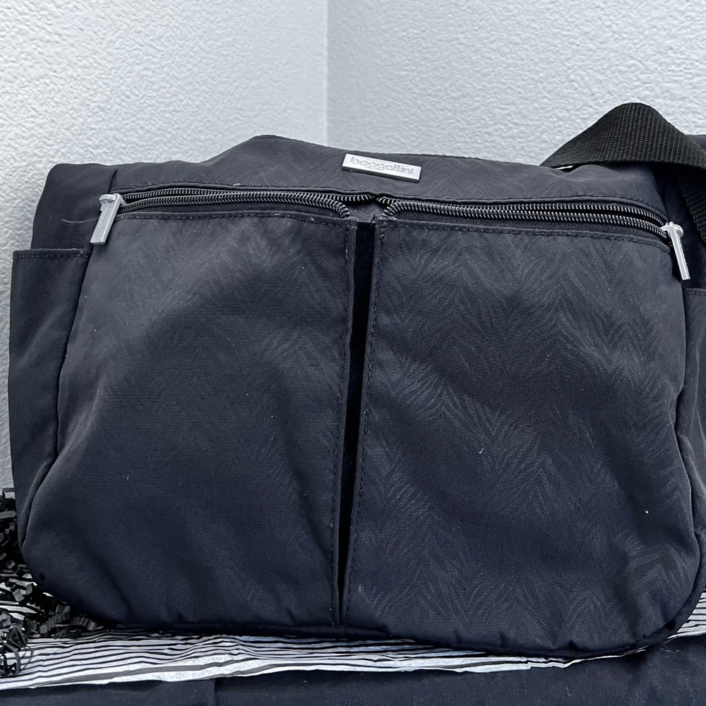 Preloved Black Zebra Baggalini Crossbody